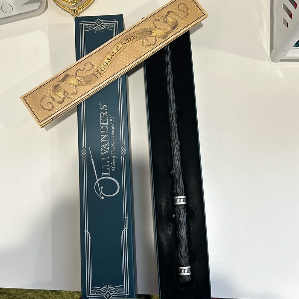 The Wizarding World of Harry Potter Wizard Interactive Wand | Universal Studios